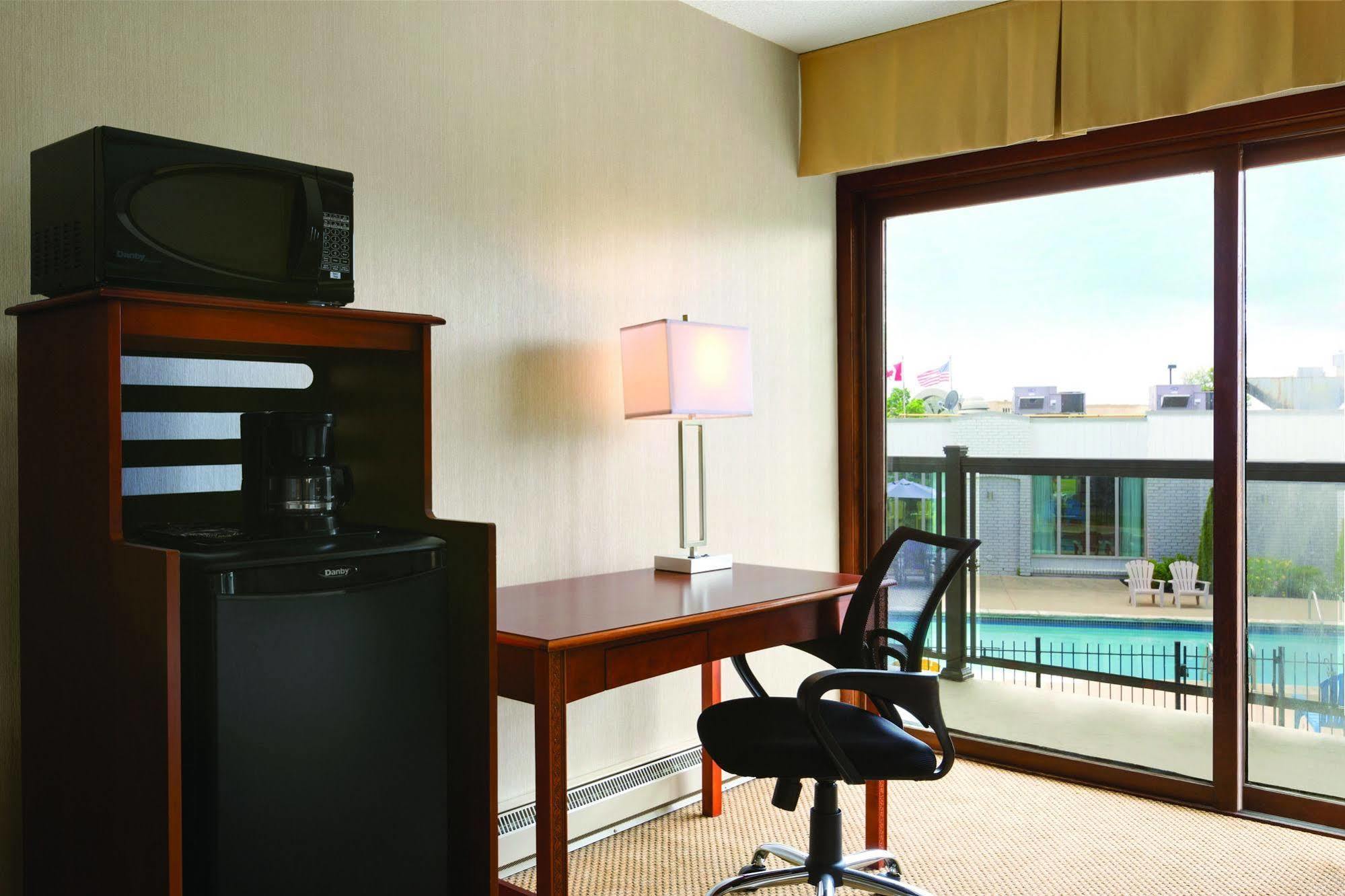 Days Inn By Wyndham Λονδίνο Εξωτερικό φωτογραφία
